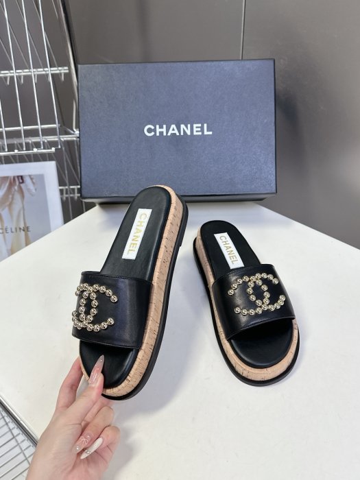 Шлепанцы женские фото 4