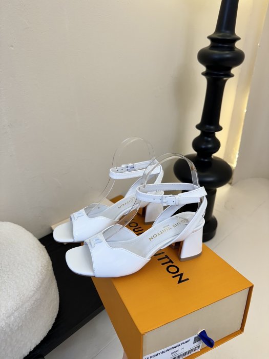 Босоножки фото 5