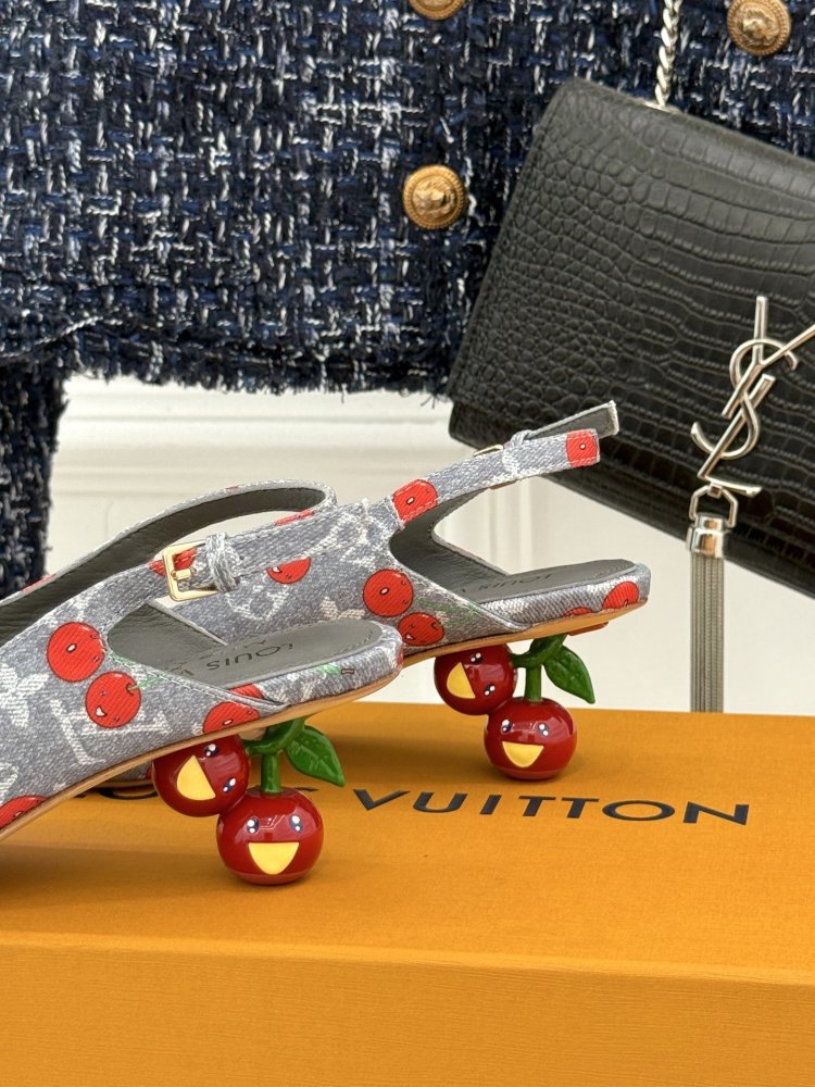 Босоножки фото 6