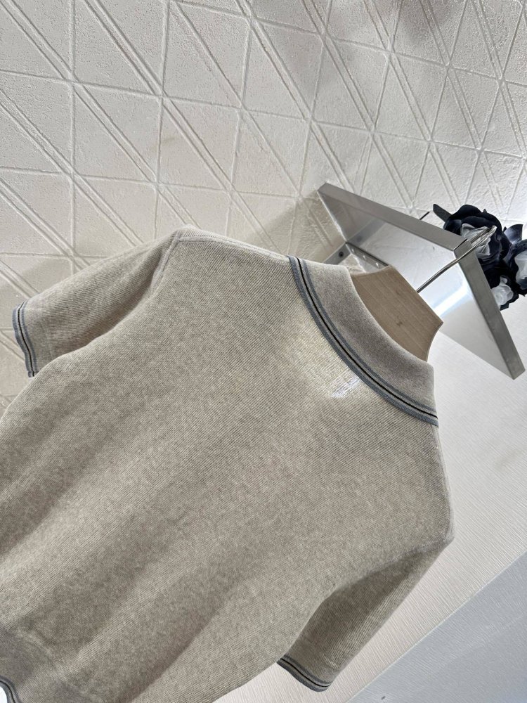 Футболка жіноча фото 4