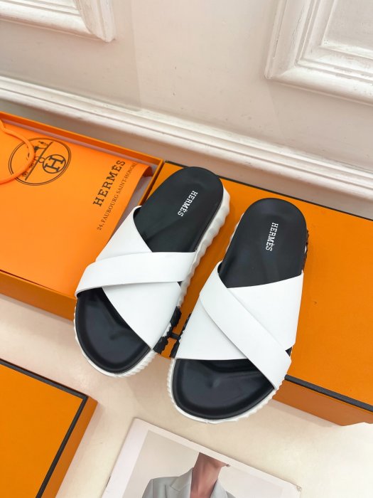 Шлепанцы женские фото 5