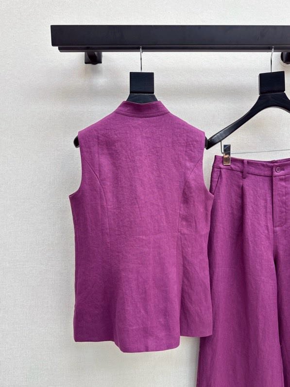 Елегантний жіночий костюм фото 5