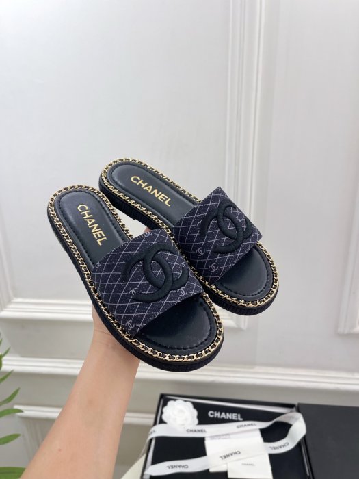 Шлепанцы женские фото 6