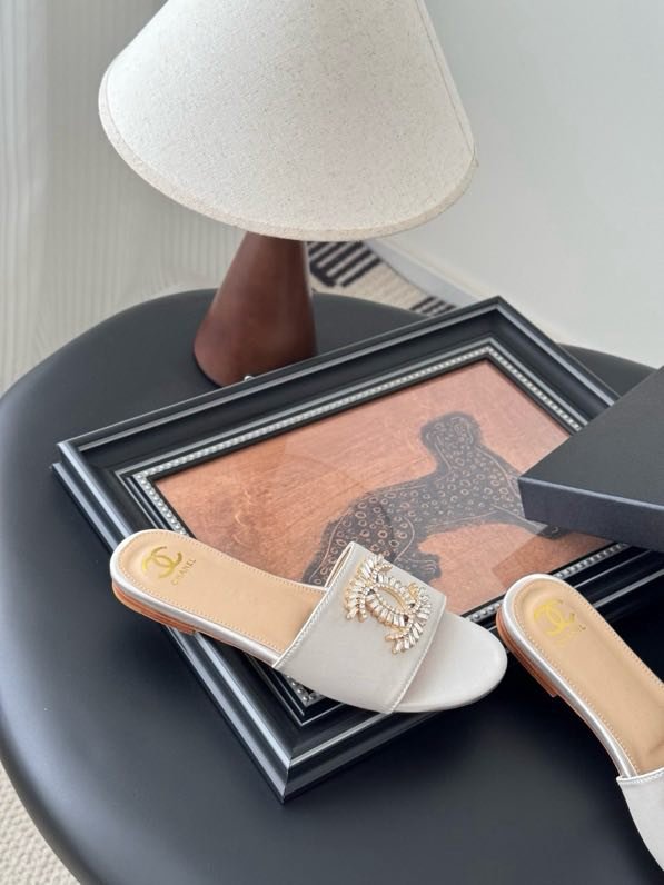 Шльопанці жіночі фото 5