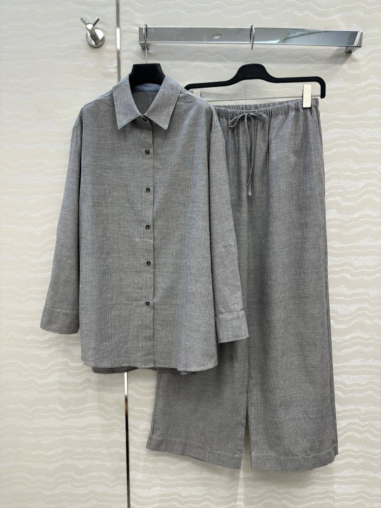 Костюм жіночий