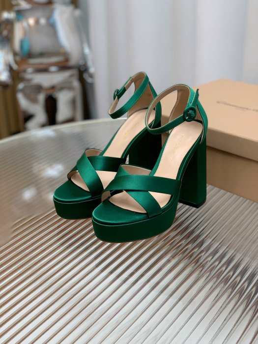 Босоножки фото 9