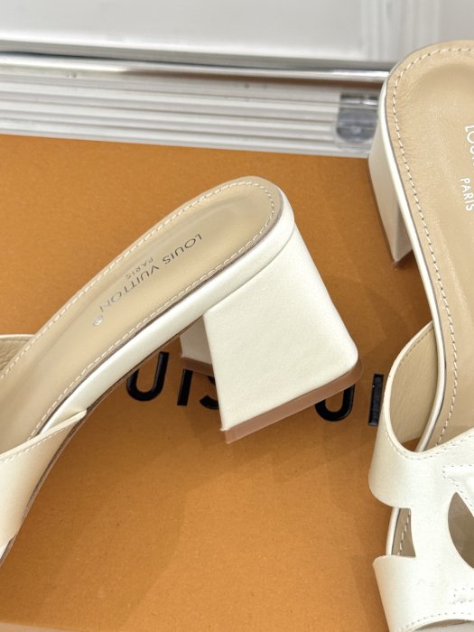 Босоножки фото 6