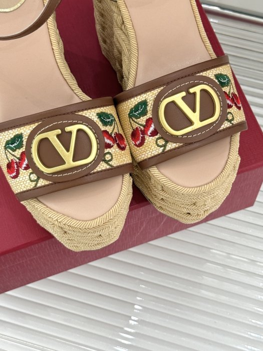 Босоножки фото 7