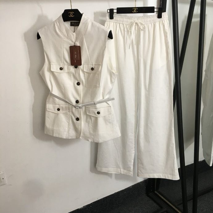 Костюм жіночий