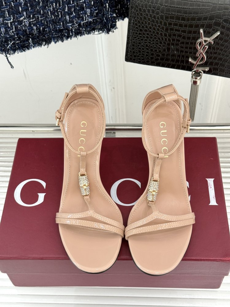 Босоножки фото 4