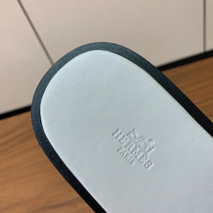 Шлепанцы женские фото 8