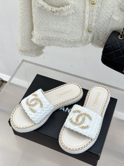 Шлепанцы женские фото 2