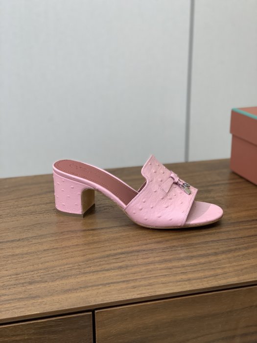 Шлепанцы фото 5