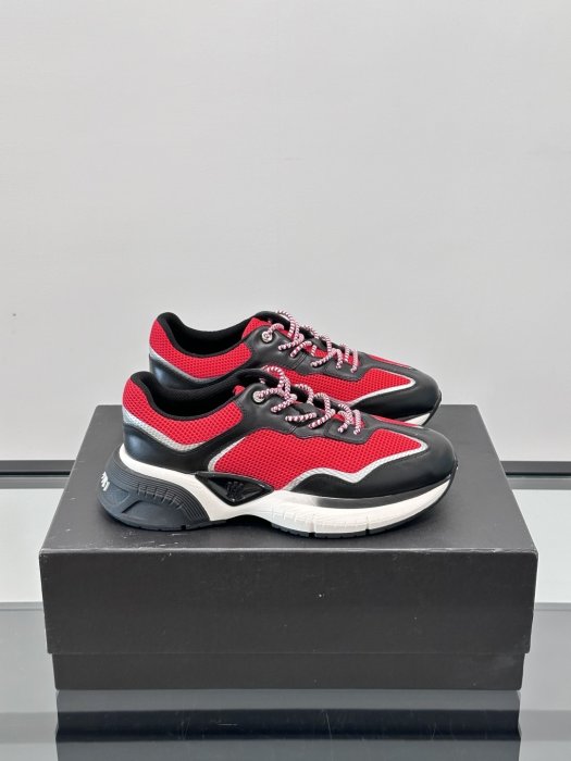 Кросівки чоловічі