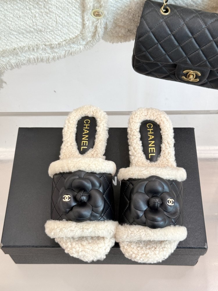 Шлепанцы женские фото 4