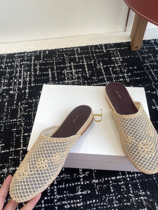 Шлепанцы женские фото 7