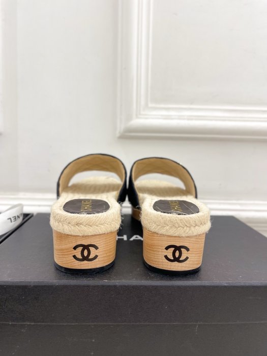 Шлепанцы женские фото 8