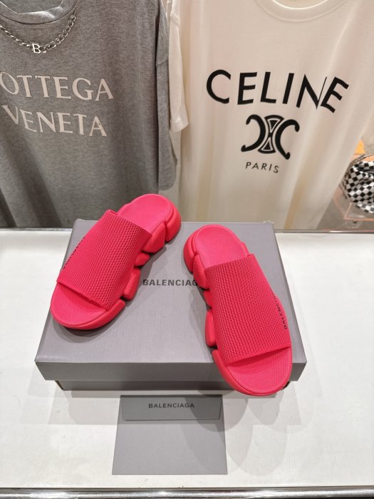 Шлепанцы женские фото 2