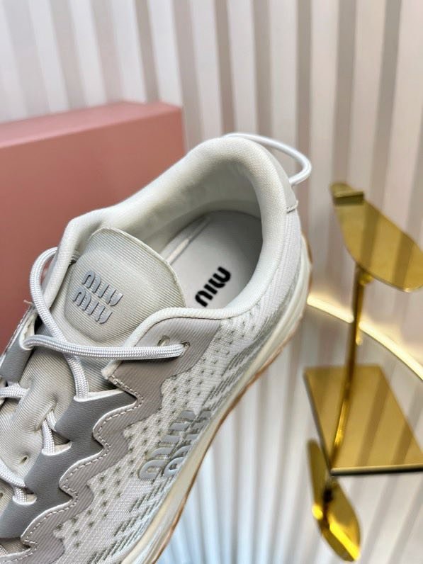 Кроссовки женские фото 6