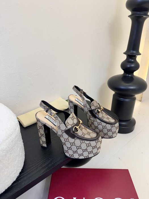 Босоножки фото 2