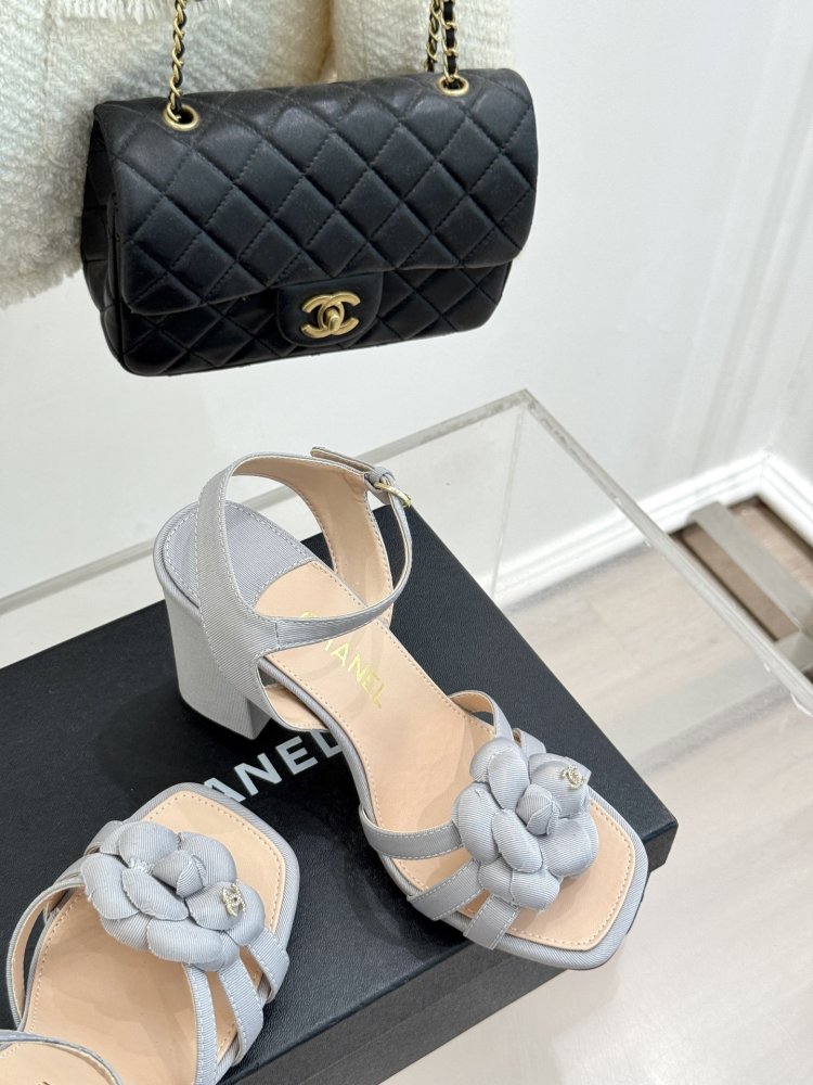 Босоножки фото 5