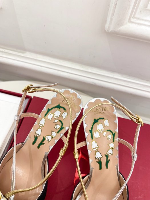 Босоножки фото 8