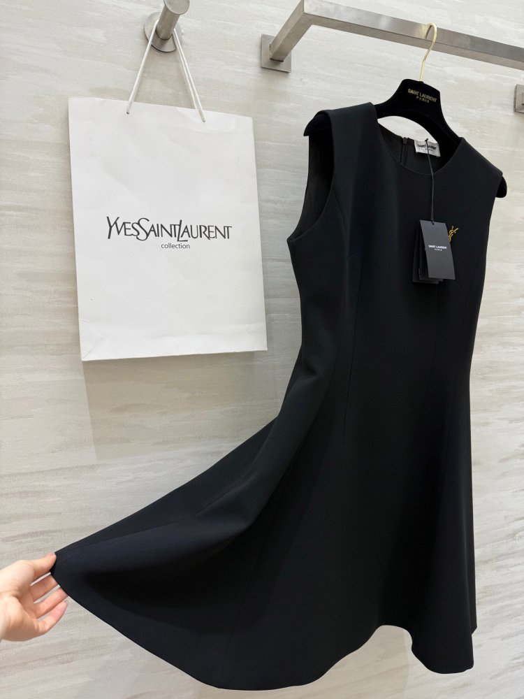 Dress from close-fitting bodice at style Hepburn фото 5