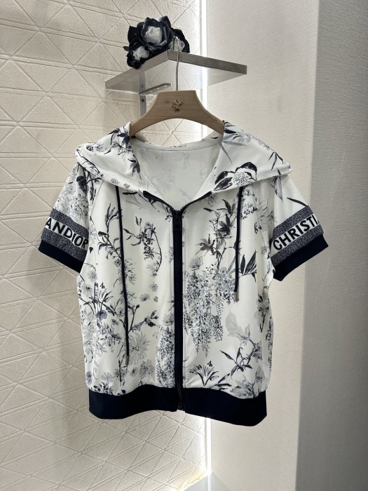 Кофта жіноча