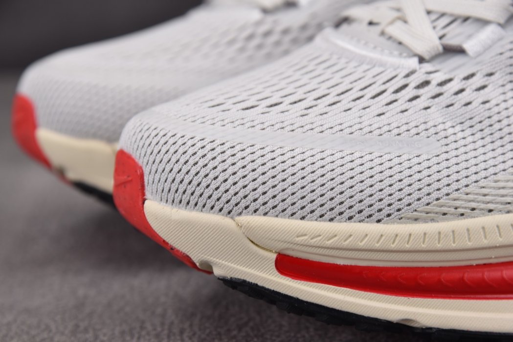 Кроссовки Vomero 18 Platinum Tint Siren Red Light Smoke Grey Metallic фото 11