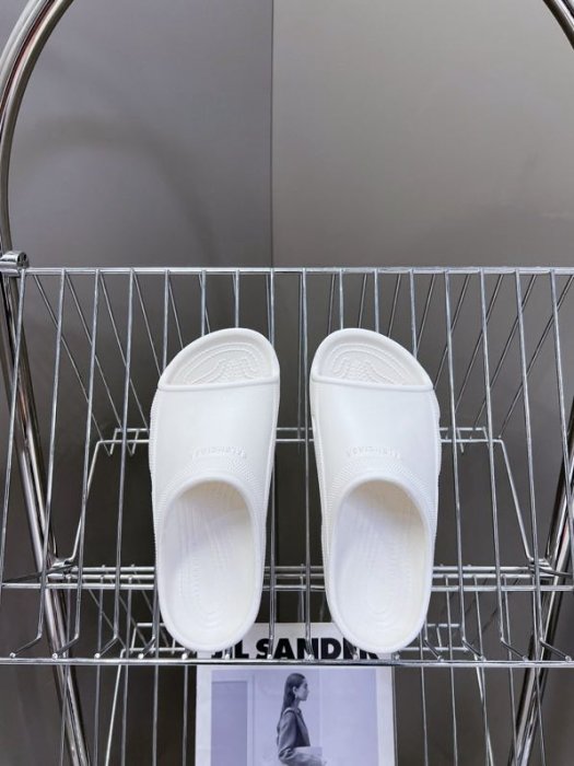 Шлепанцы женские фото 7