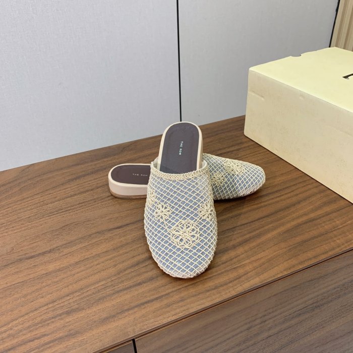 Шлепанцы женские фото 4