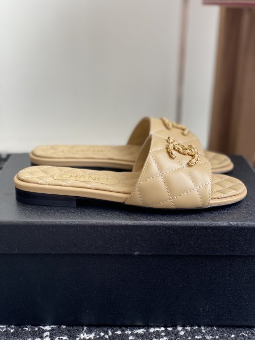 Шлепанцы женские фото 2