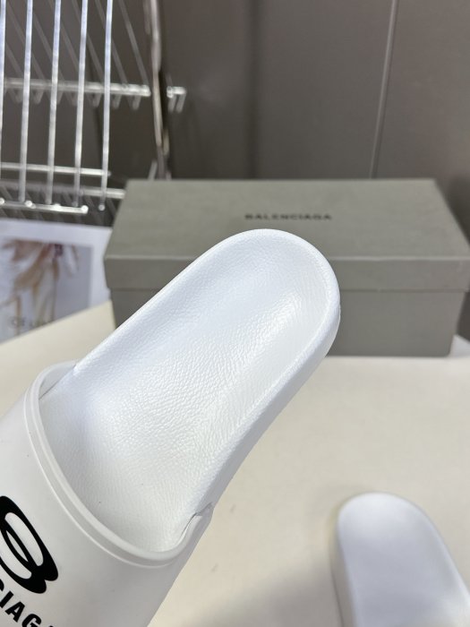 Шлепанцы фото 8