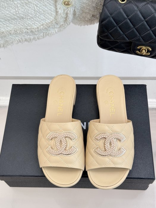 Шлепанцы фото 4