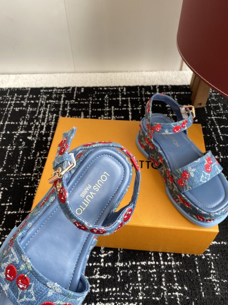 Сандалии женские фото 8