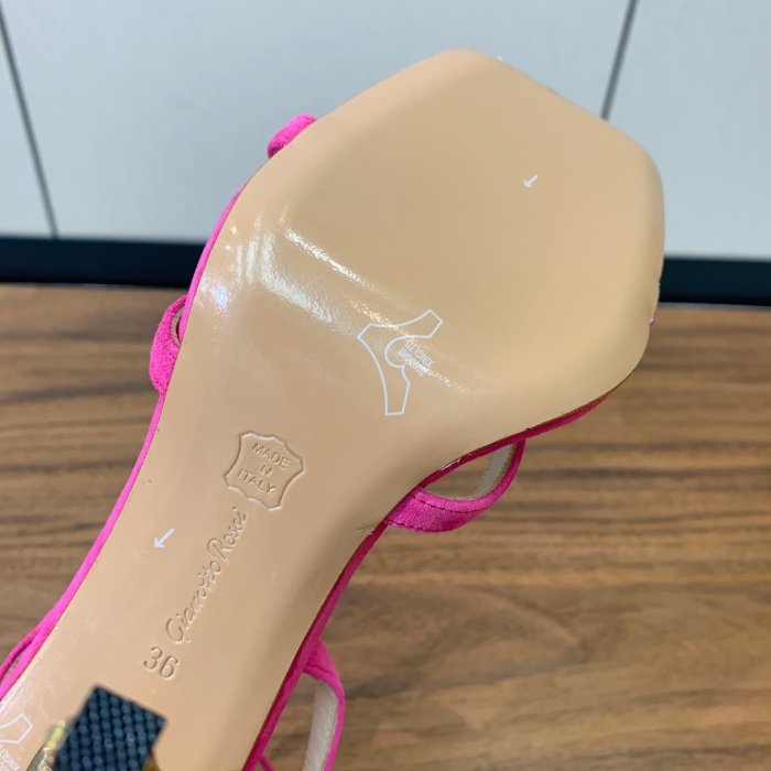 Босоножки фото 9