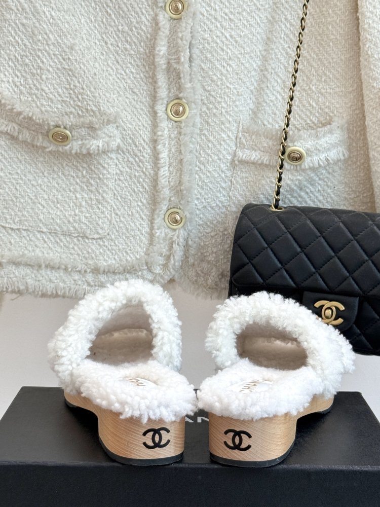 Шлепанцы женские фото 6