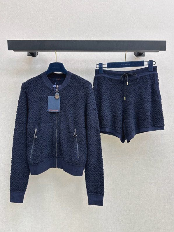 Костюм жіночий