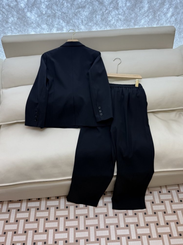 Костюм жіночий фото 4