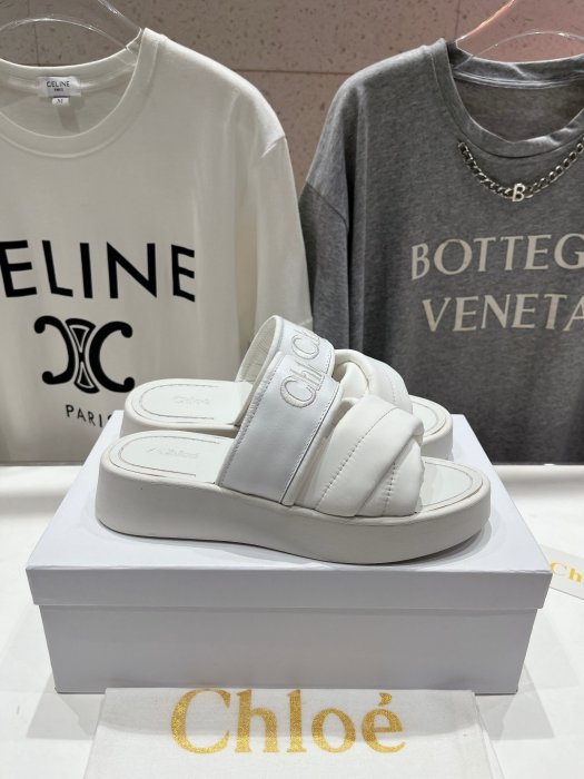 Шльопанці жіночі фото 5