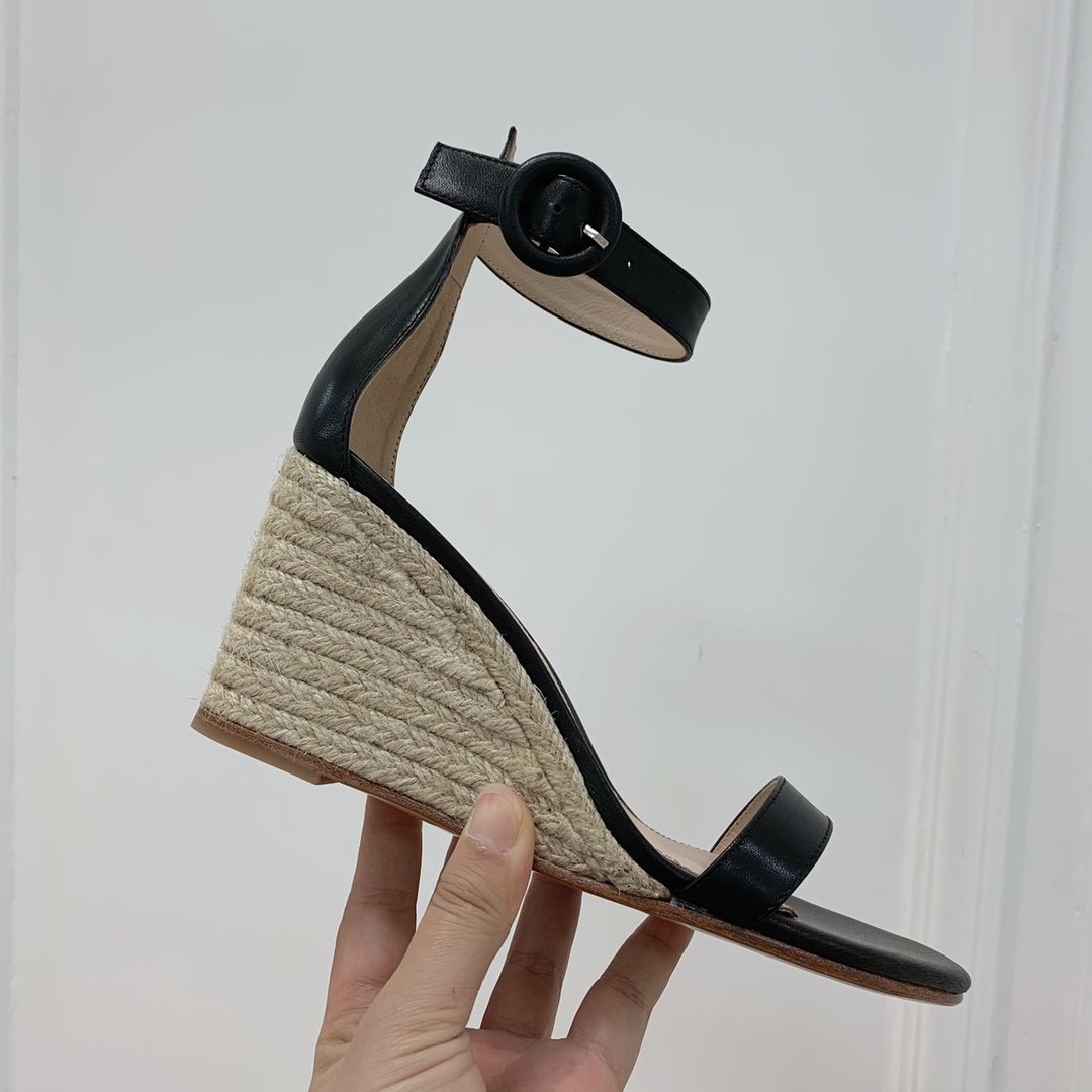 Sandals on heel фото 8