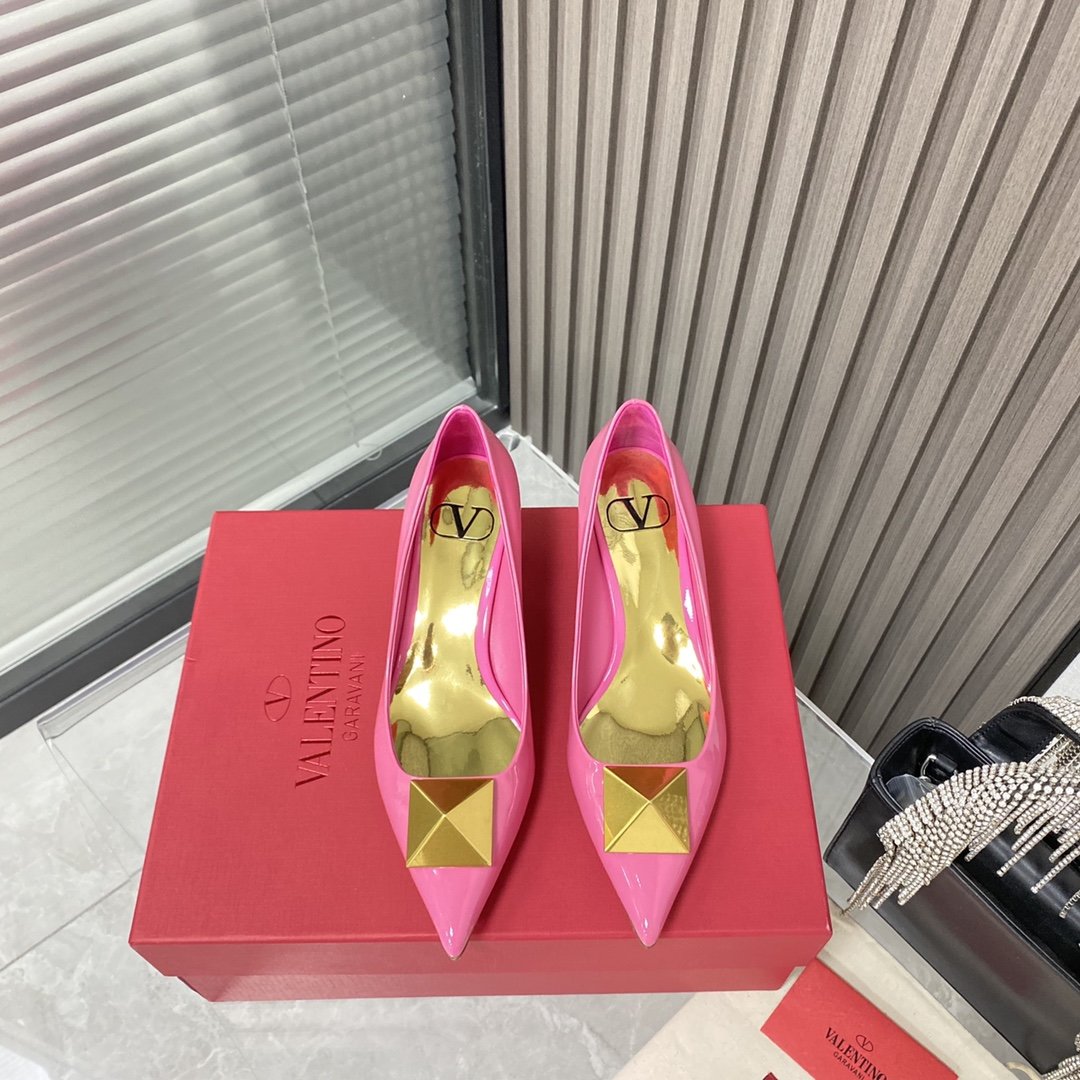 Shoes from sharp the toe pink