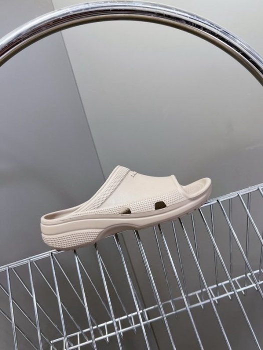 Шлепанцы женские фото 6