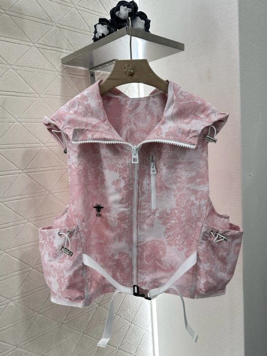 Куртка вітровка жіноча