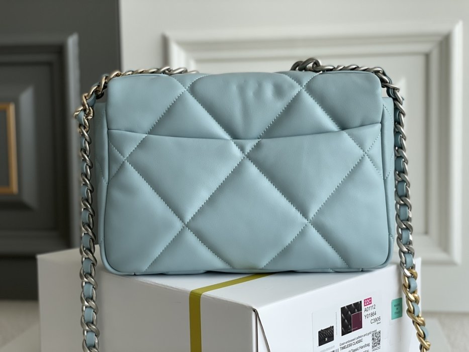 Сумка Chanel C19 Small, светло-голубая, двухцветная фурнитура Series 30 фото 3