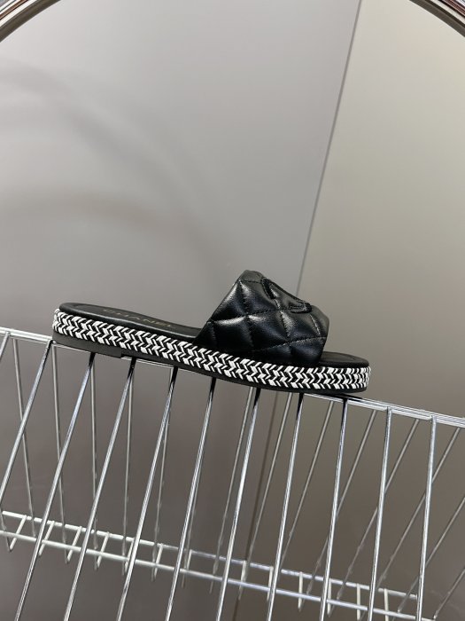 Шлепанцы фото 5