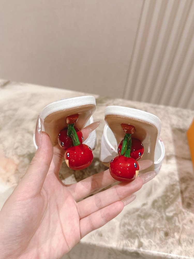 Босоножки фото 5