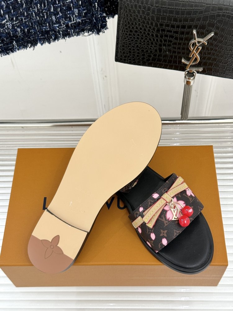 Шлепанцы женские фото 9