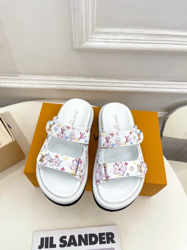 Шльопанці жіночі