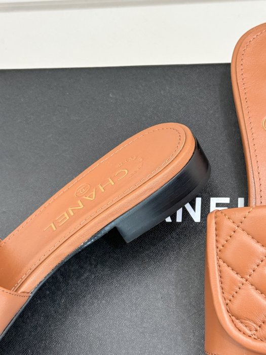 Шлепанцы фото 6